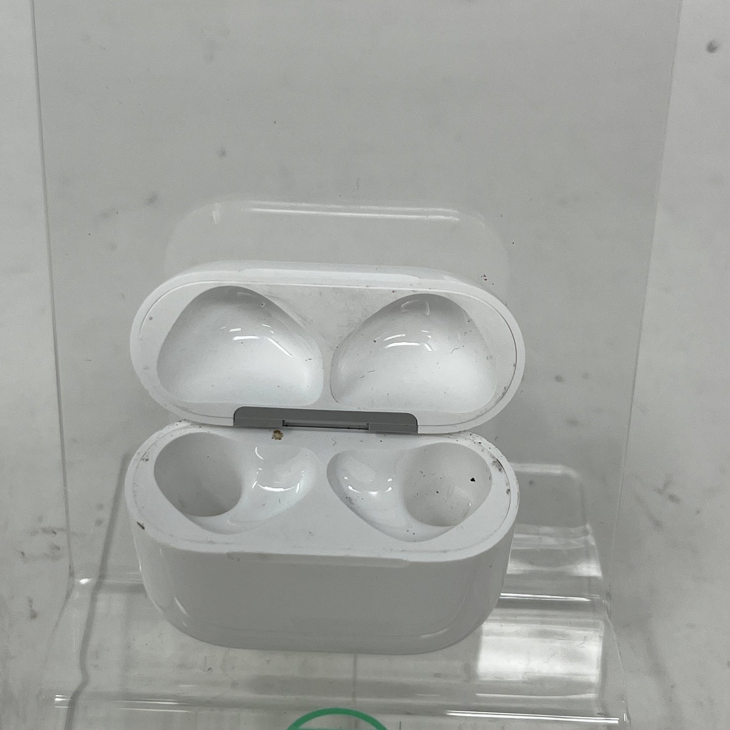 Apple AirPods 4th Gen with Charging Case A3053 A3050 A3058 MXP63LL/A