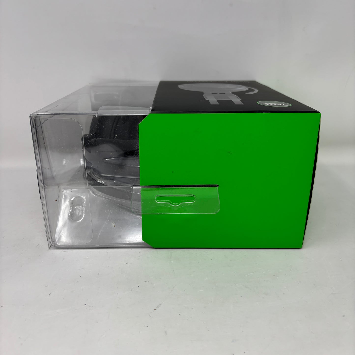 New Razer NARI ESSENTIAL Over Ear Gaming Headset Black RZ04-0269