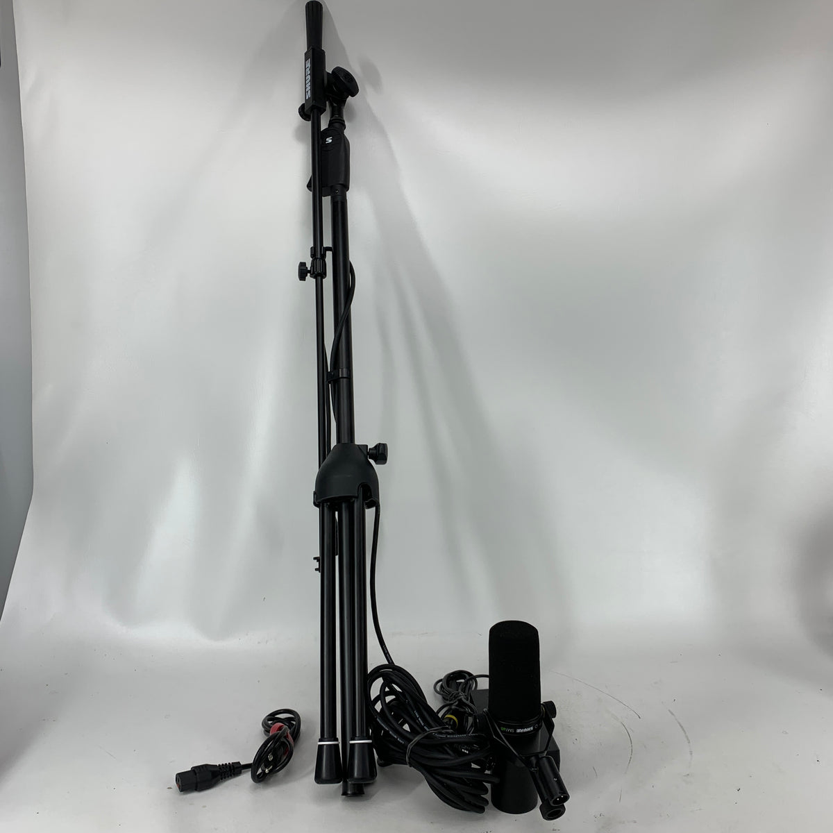 Shure SM7DB Active Dynamic Vocal Microphone 