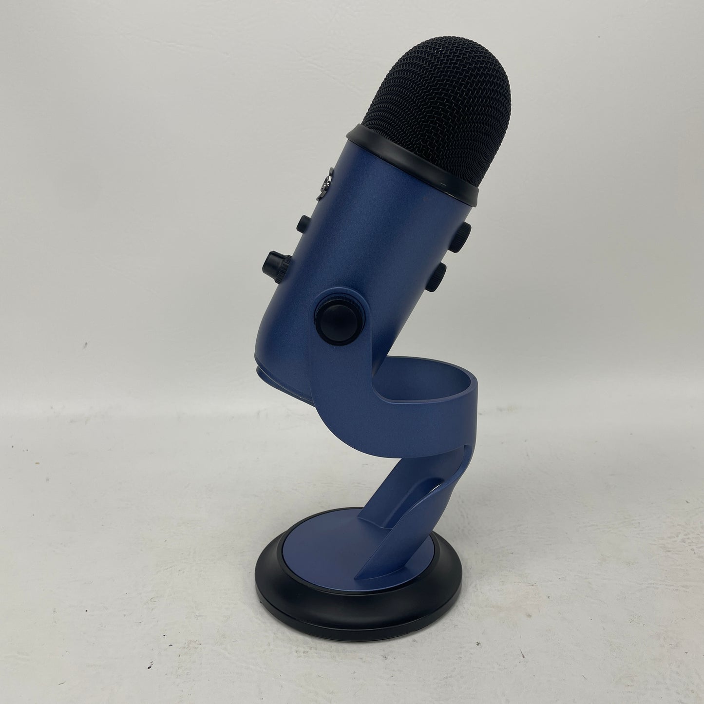 Blue Yeti 20Hz - 20kHz USB Multi-Pattern Condenser Microphone A00132