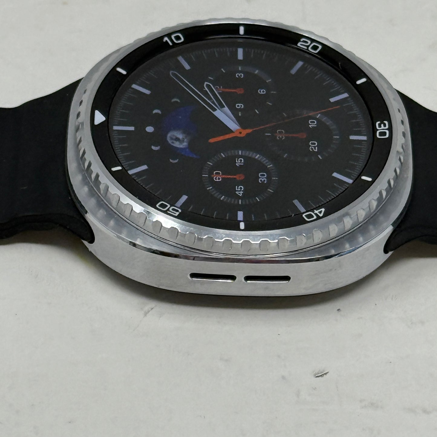 Samsung Galaxy Watch8 Classic 46mm Silver Stainless Steel GPS 64GB SM-L500