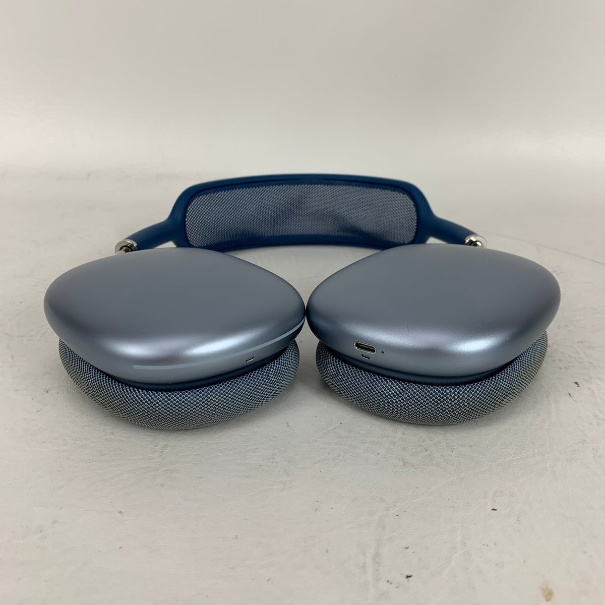 Apple AirPods Max Wireless Over-Ear Headphones Sky Blue A2096