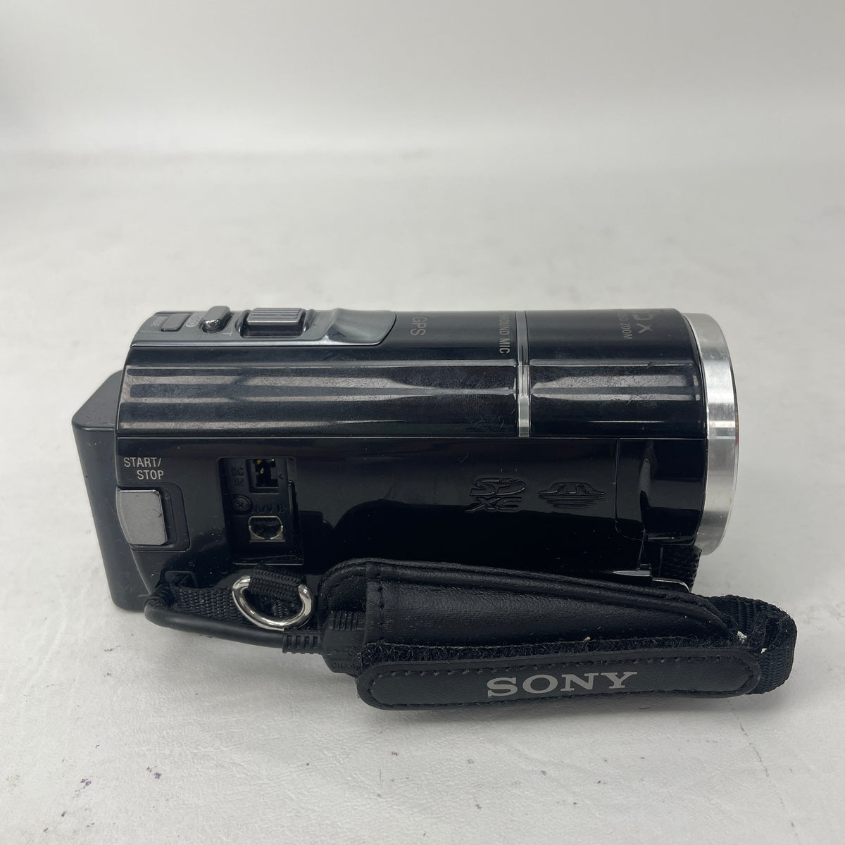 Sony HDR-CX260V High Definition Handycam 8.9 MP Camcorder 30x Optical Zoom