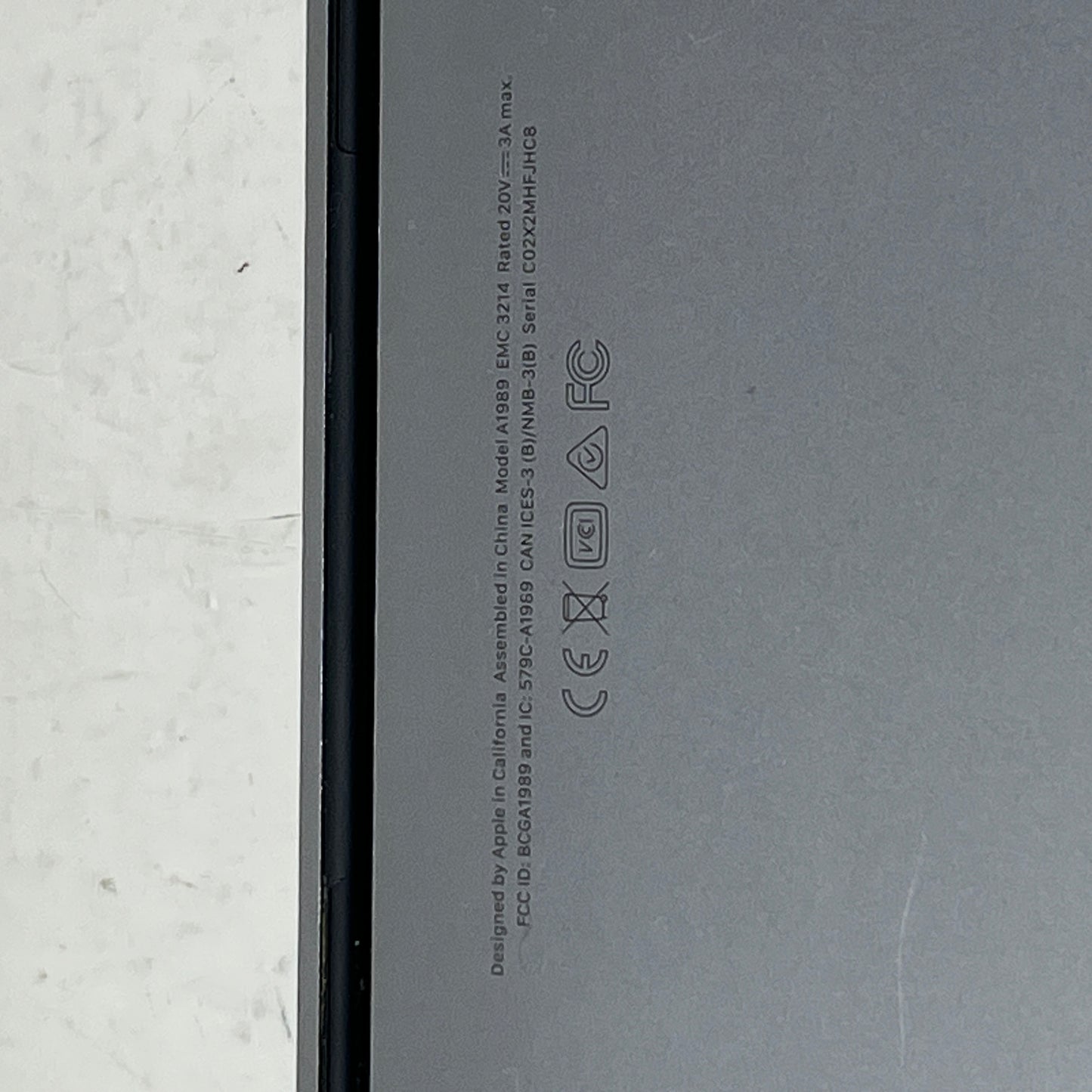 2018 Apple MacBook Pro 13.3" i5 2.3GHz 8GB RAM 250GB SSD Silver A1989