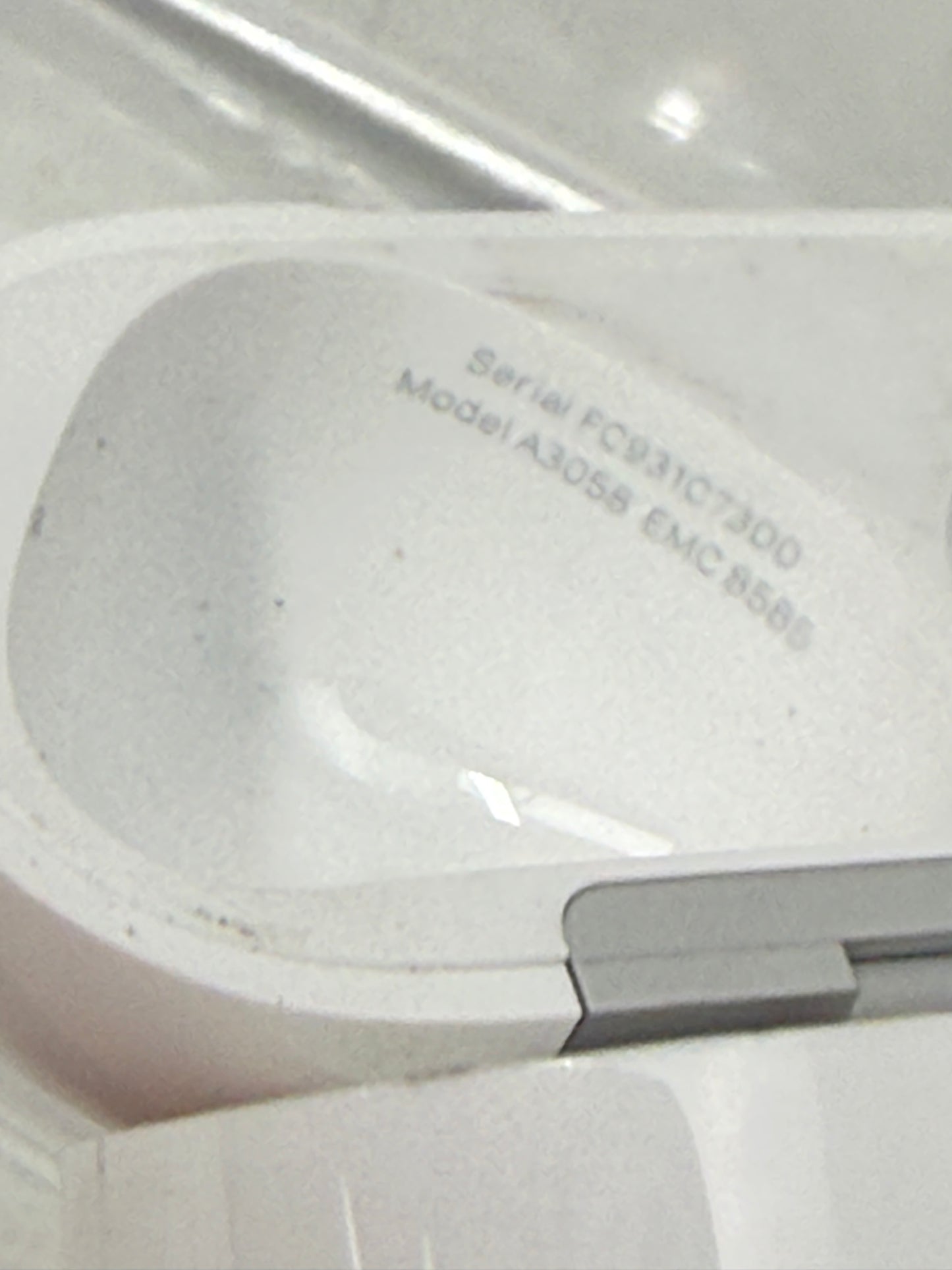 Apple AirPods 4th Gen with Charging Case A3053 A3050 A3058 MXP63LL/A