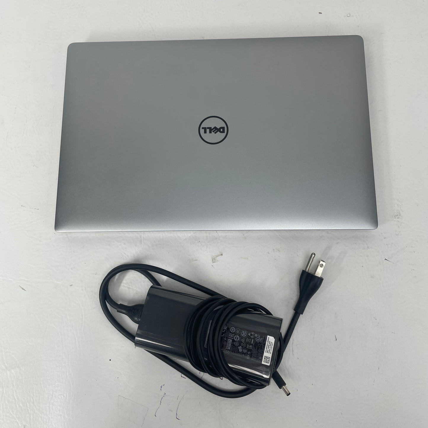 Dell XPS 9560 15.6" i7-7700HQ 2.8GHz 16GB RAM 1TB SSD GeForce GTX 1050