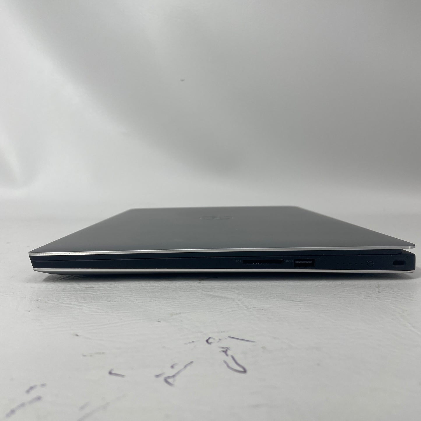 Dell XPS 9560 15.6" i7-7700HQ 2.8GHz 16GB RAM 1TB SSD GeForce GTX 1050