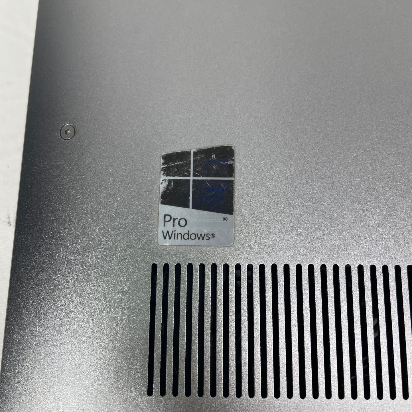 Dell XPS 9560 15.6" i7-7700HQ 2.8GHz 16GB RAM 1TB SSD GeForce GTX 1050
