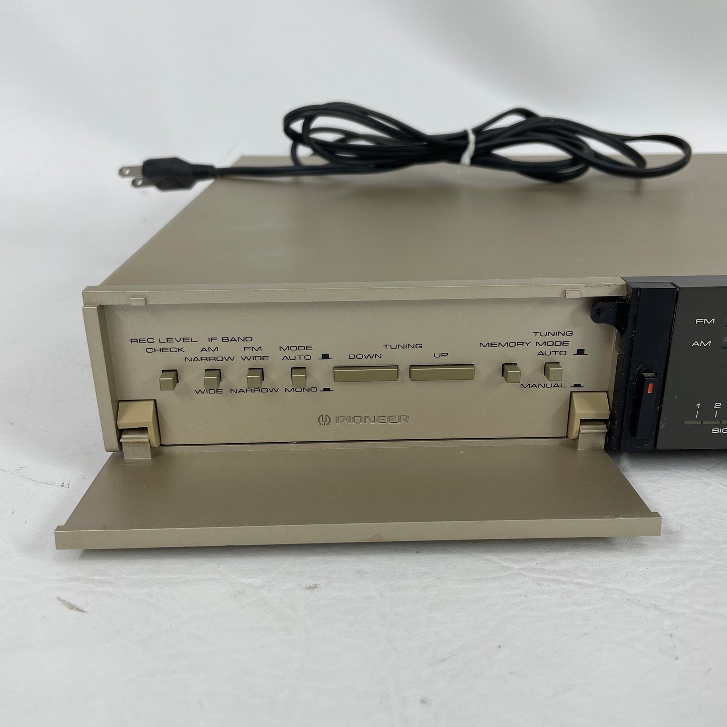 Pioneer AJD9UX FM/AM Digital Synthesized Tuner F-9