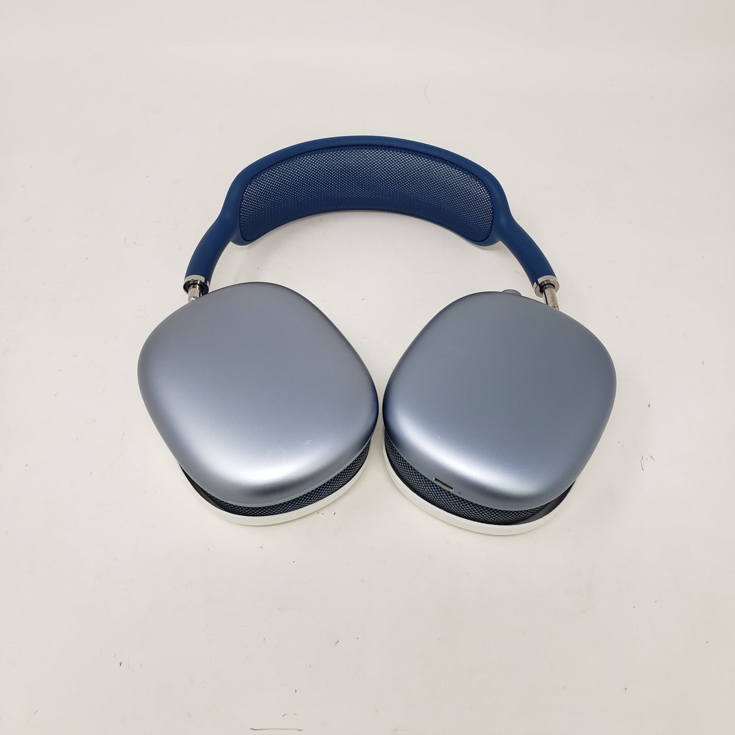 Apple AirPods Max Wireless Over-Ear Headphones Sky Blue MGYL3AM/A